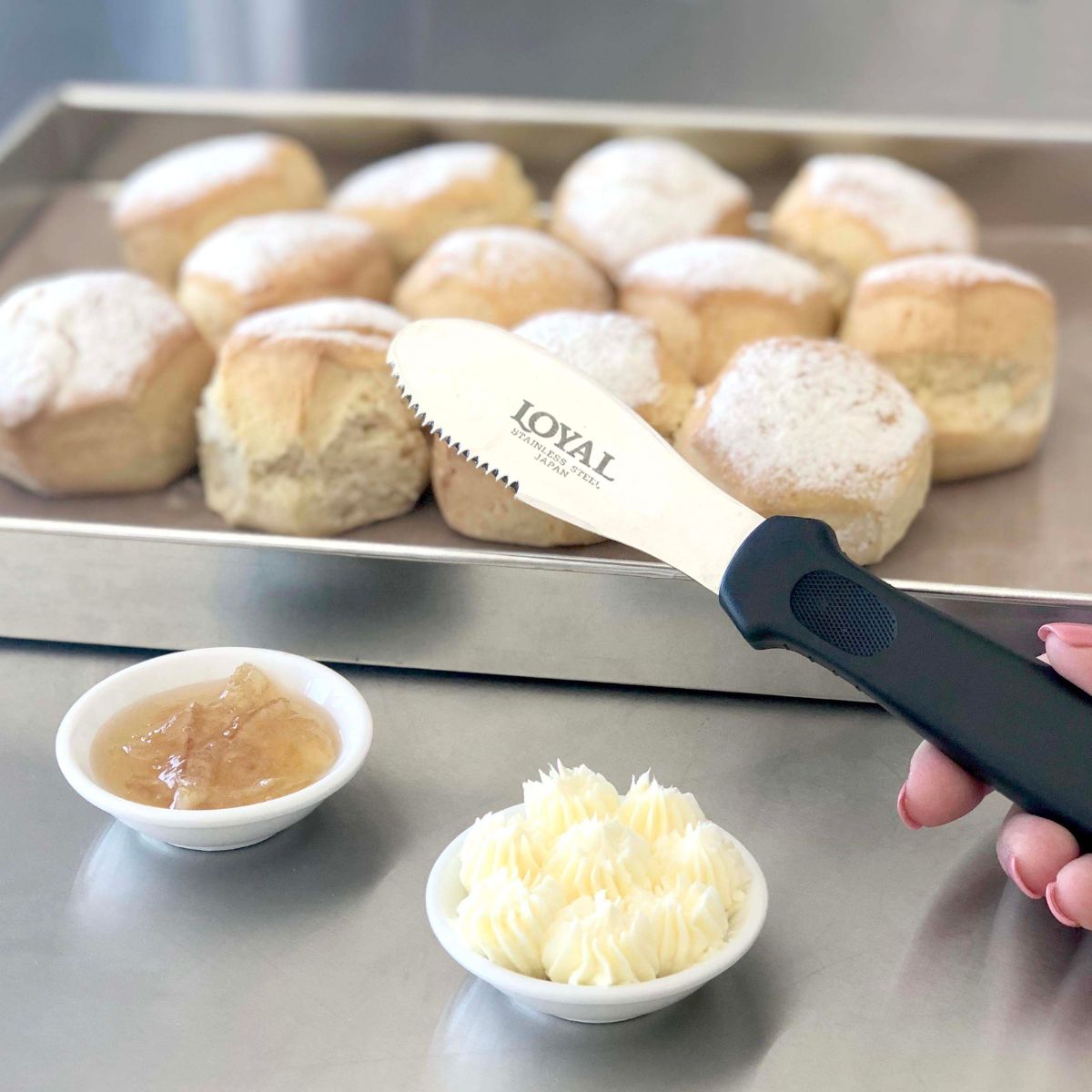 LOYAL Couteau à Beurre et Spatule 2 en 1 9cm