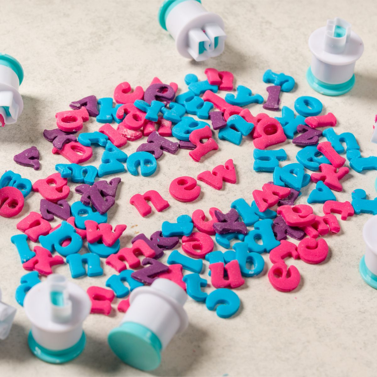 LOYAL Emporte-pièces Mini Alphabet Lettres Majuscules set/26