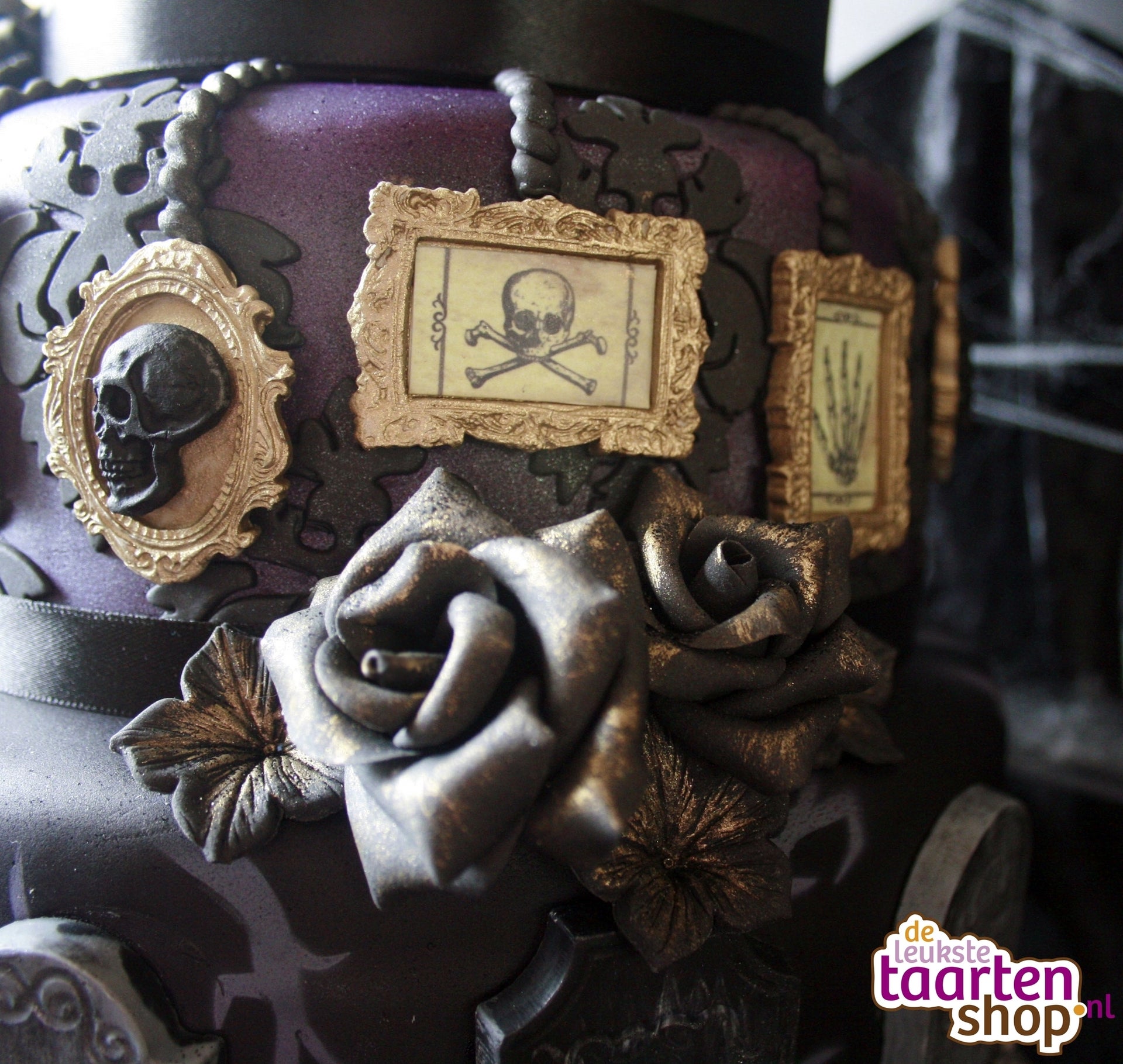 Halloween Cake “Eat, Drink & Be Scary” van Dorien's Bakery