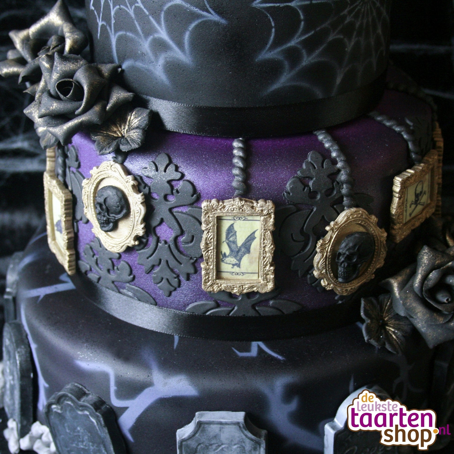 Halloween Cake “Eat, Drink & Be Scary” van Dorien's Bakery