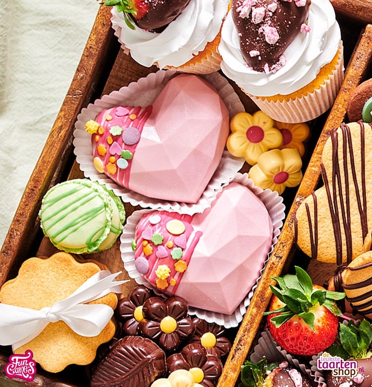 Roze Geometric Hearts