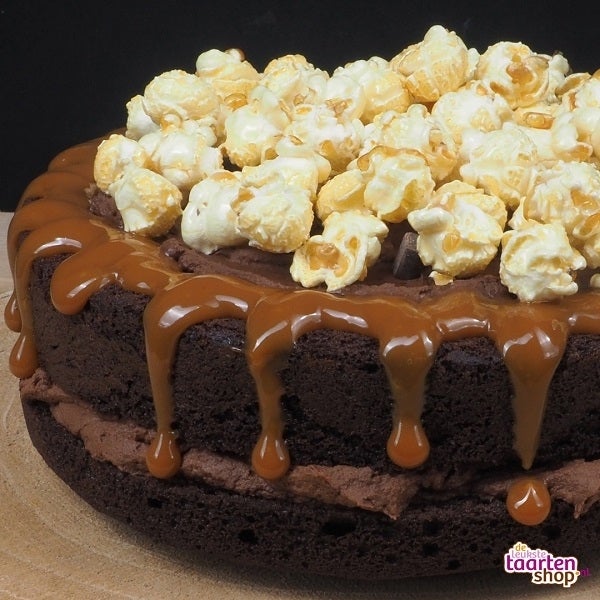 Chocolade cake met ganache en karamelpasta