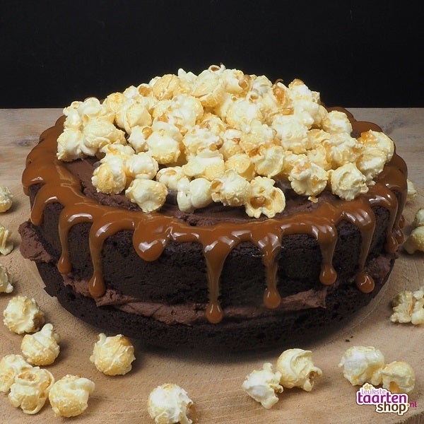 Chocolade cake met ganache en karamelpasta