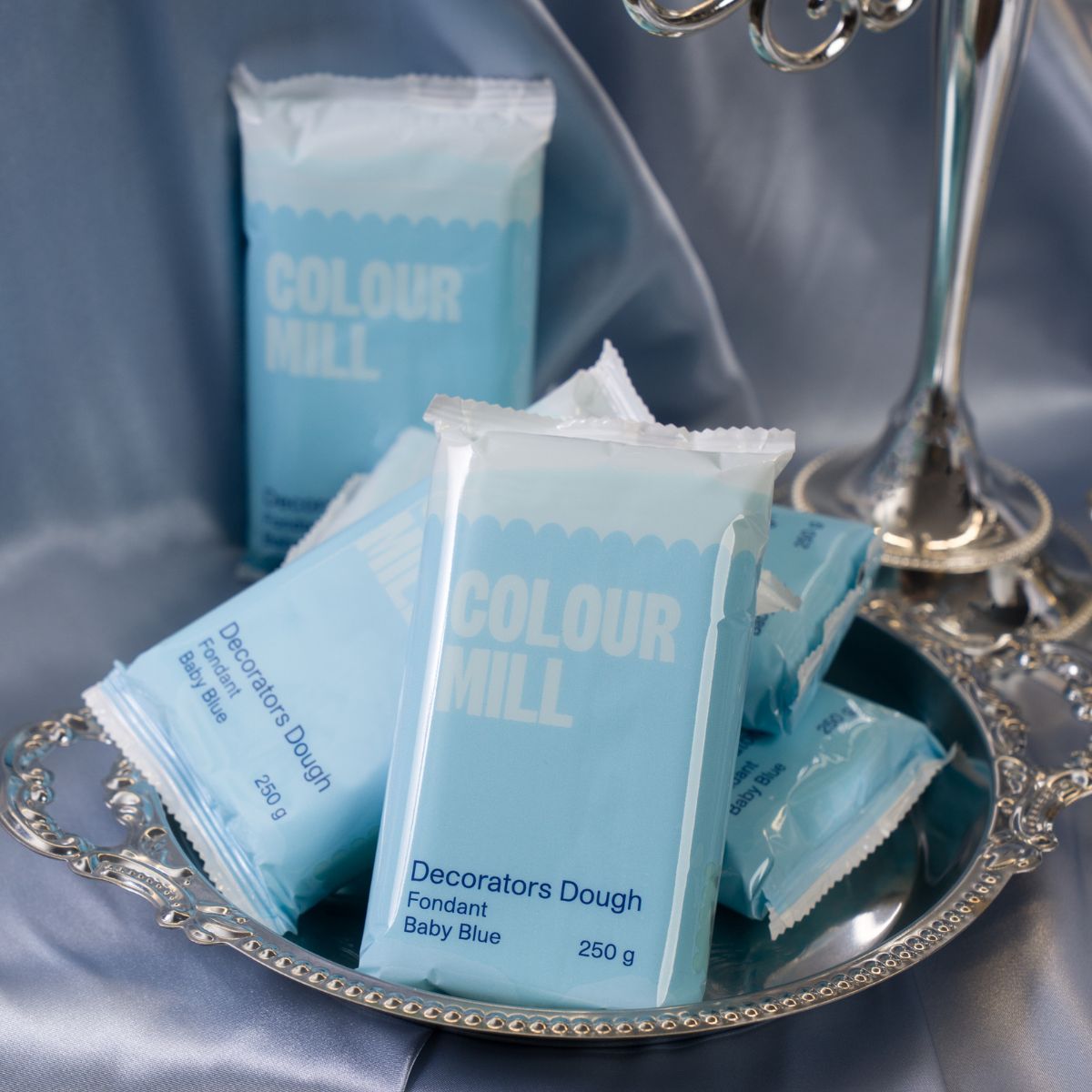 Colour Mill Pâte à Sucre Decorators Dough Bleu Bébé 250g