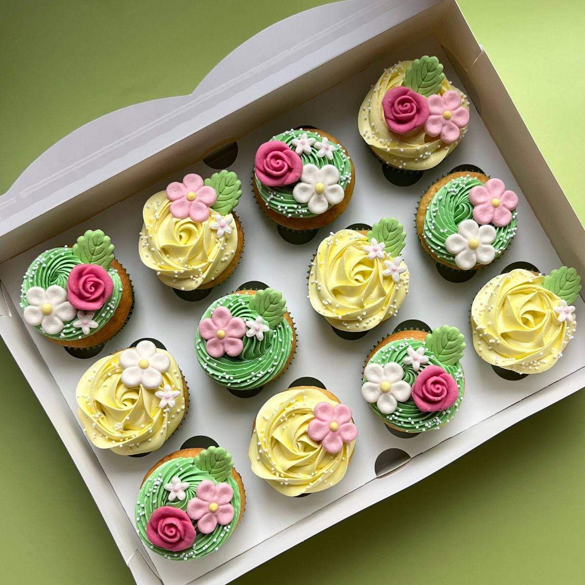 FunCakes Décorations en Pâte à Sucre Marguerites Blanc Rose set/12