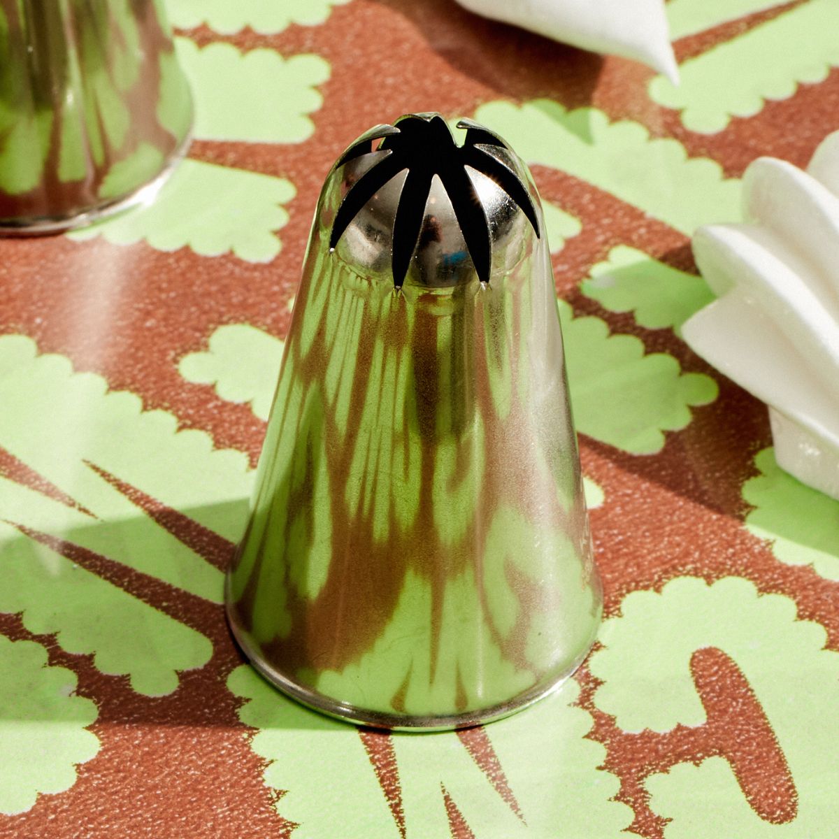 Colour Mill Piping Tip - 2E M Drop Flower