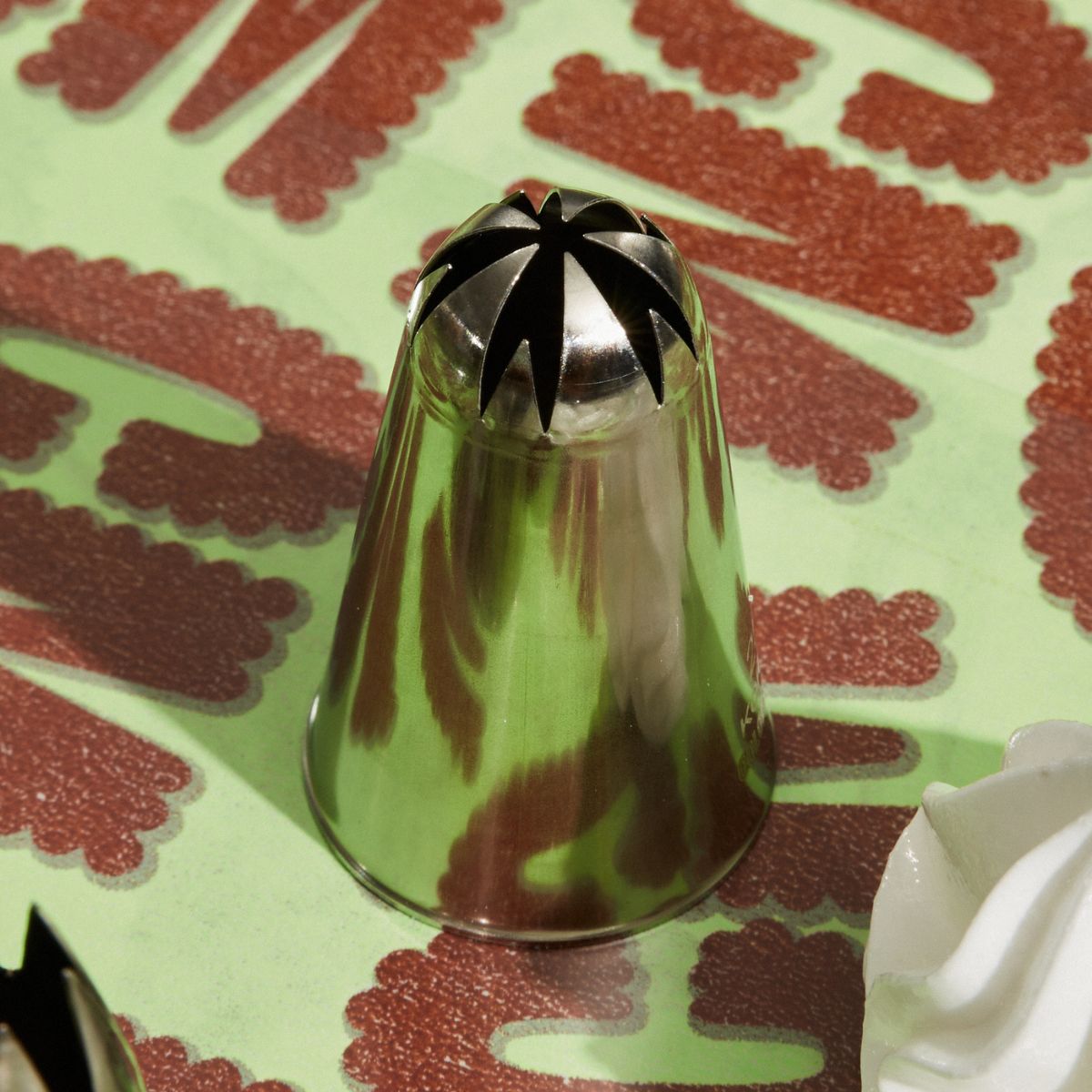 Colour Mill Piping Tip - 2F M Drop Flower